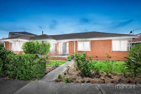 32 The Circle, Altona North