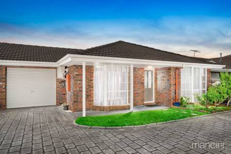 2/12 Romawi Street, Altona