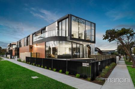 2 Sarros Street, Altona