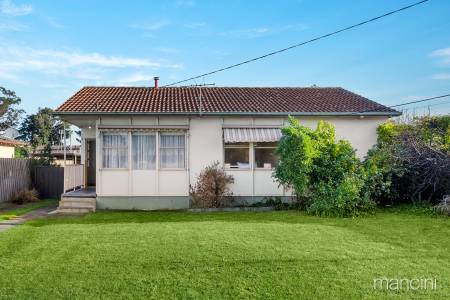 4 Evans Crescent, Laverton