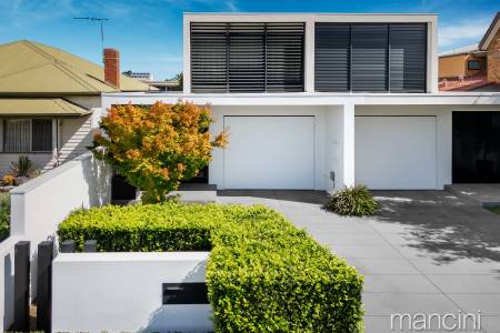 16 Blyth Street, Altona