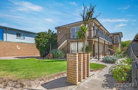 1-6/221 Esplanade , Altona